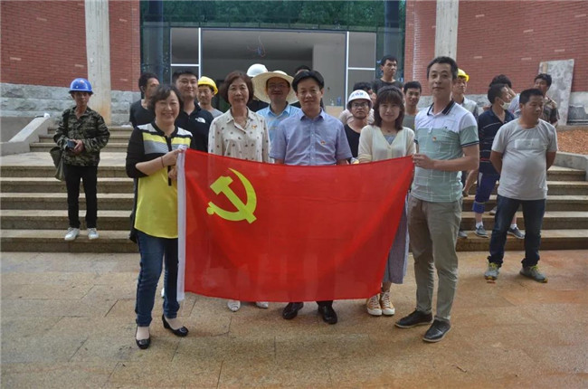 炎炎夏日送清涼，點滴關(guān)懷暖人心——城投集團各黨支部開展“送清涼”慰問一線員工活動