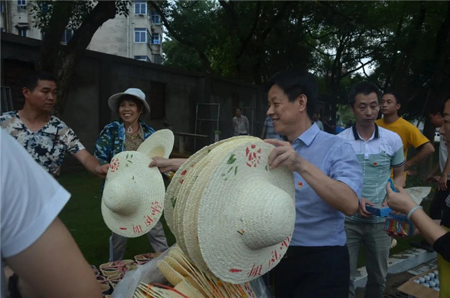 炎炎夏日送清涼，點滴關(guān)懷暖人心——城投集團各黨支部開展“送清涼”慰問一線員工活動