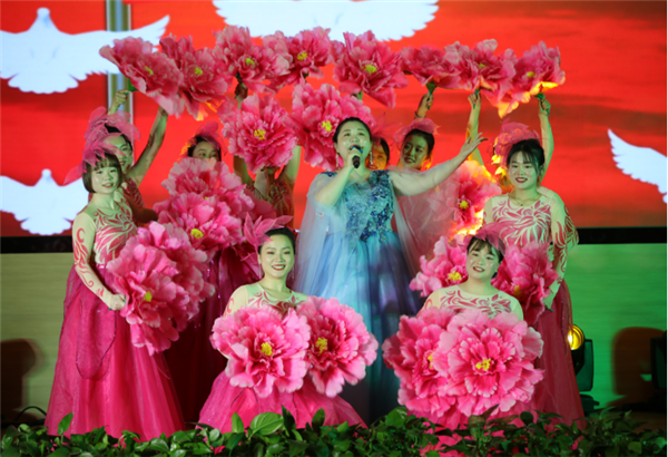 昌南新區(qū)、城投集團(tuán)舉行慶祝2021年元旦文藝匯演