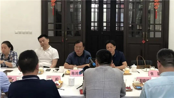 陳鴻云帶隊赴上?？疾旖涣? onmousewheel=