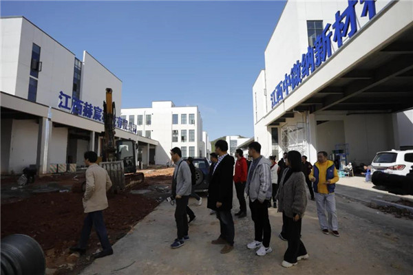 記者節(jié)：媒體聚焦昌南新區(qū)、城投集團重點項目建設(shè)工地