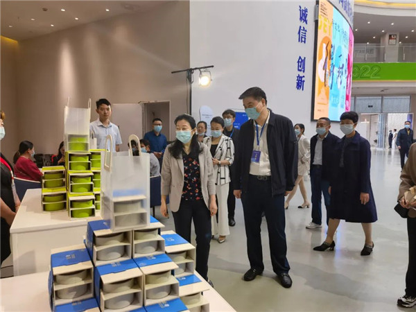 新理念、新時(shí)尚、新方式、新感受——德宇集團(tuán)舉行2022得雨活茶新品發(fā)布推廣會(huì)