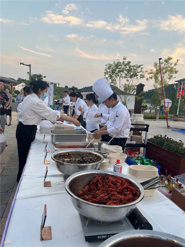 興商貿(mào) 促消費(fèi) 惠民生！景德鎮(zhèn)這里的夜市很火爆！